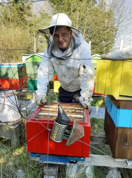Sławomir Rutkowski w pasiece